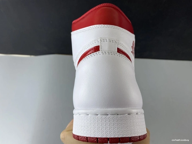 1 555088-103 Metallic Jordan Red Air Retro (2017) 0715